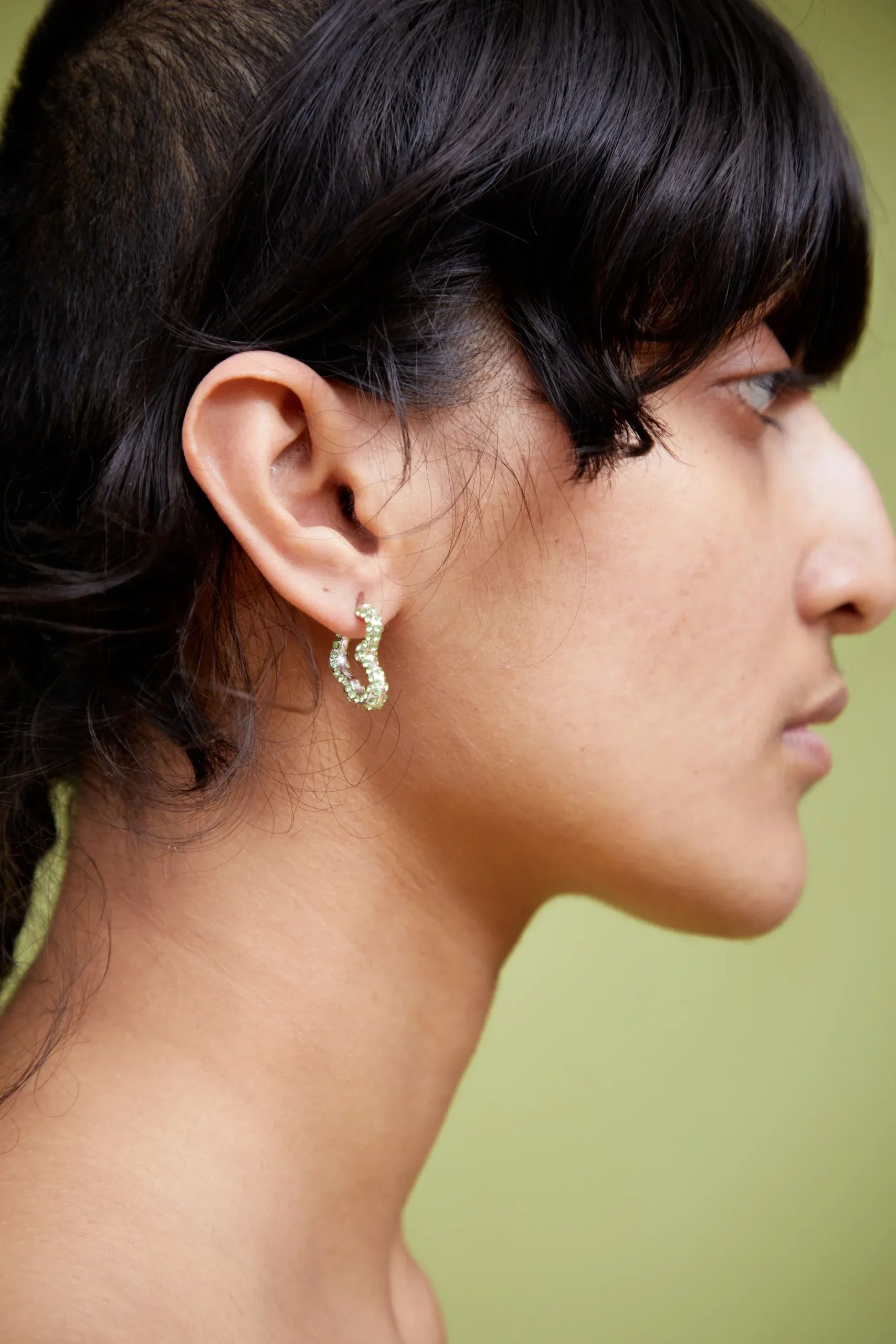 champagne_rhinestone_heart_earrings_1.webp Earrings | Collina Strada CHAMPAGNE RHINESTONE HEART EARRINGS